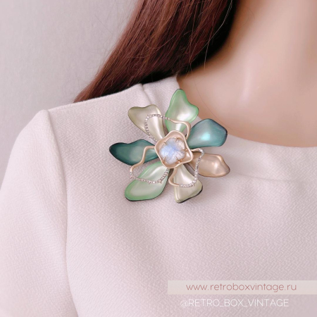 ALEXIS BITTAR Брошь «Цветик-семицветик с лунным камнем»