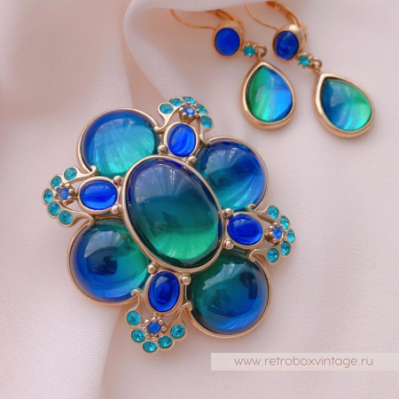 JOAN RIVERS Брошь «Магия цвета» сине-зеленые кабошоны