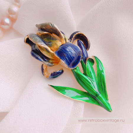 MFA Брошь «Синий ирис» / Музейная коллекция
