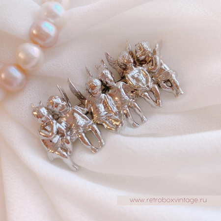 EDGAR BEREBI Брошь-пин «Шесть ангелов в ряд: серебро» EDGAR BEREBI Брошь-пин «Шесть ангелов в ряд: серебро»