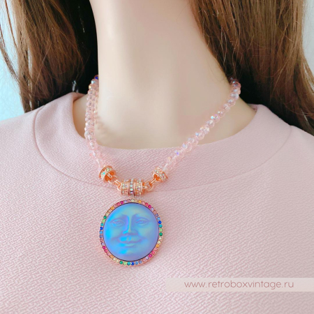 KIRKS FOLLY Колье магнитное «Радужная луна: голубая на розовых бусах»