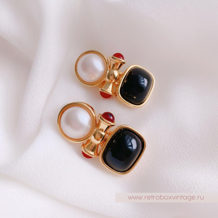 JOAN RIVERS Клипсы «В стиле Шанель: черно-белые»