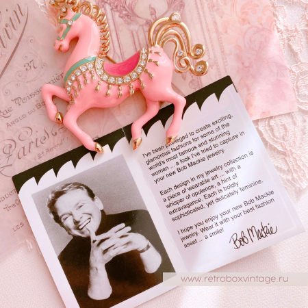 BOB MACKIE Брошь «Царская лошадь: розовая»