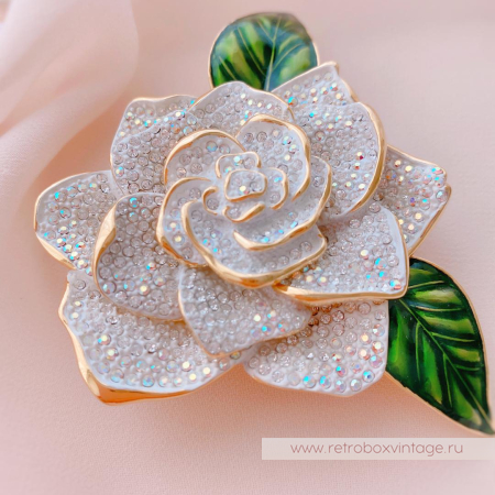 JOAN RIVERS Брошь «Кристальная белая гардения»