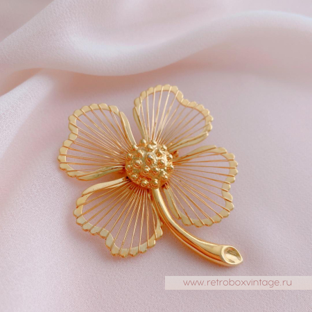 MONET Пара брошей «На удачу: бабочка и клевер»