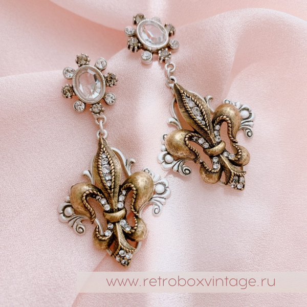 SWEET ROMANCE Серьги «Королевская лилия - флер де лис» SWEET ROMANCE Серьги «Королевская лилия - флер де лис»