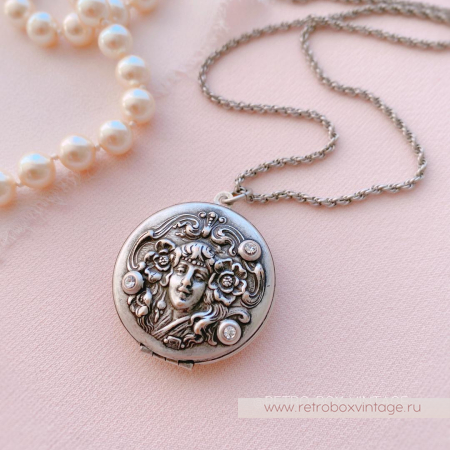 SWEET ROMANCE Кулон-локет на цепочке «Лалик: ар-нуво в серебре»