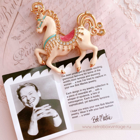 BOB MACKIE Брошь «Царская лошадь: кремовая»