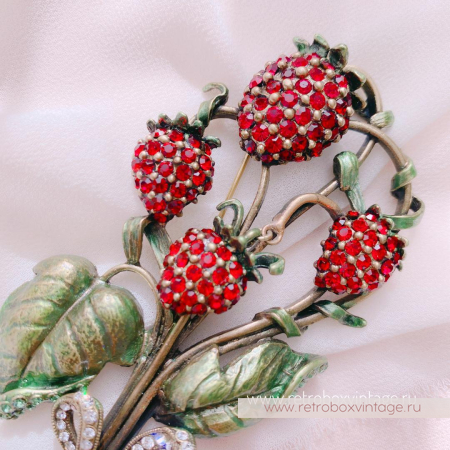 SWEET ROMANCE Брошь «Спелая земляника»