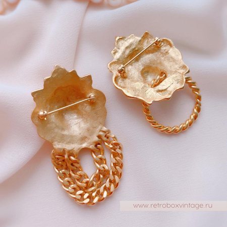 ANNE KLEIN Брошь «Лев с кольцом»