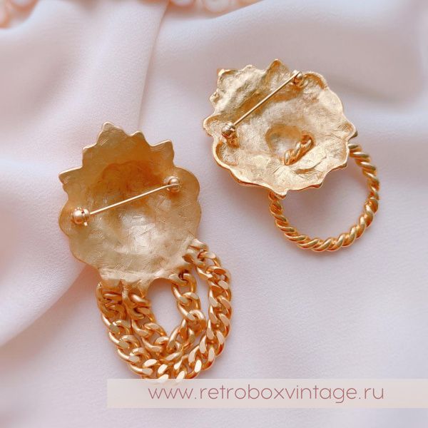 ANNE KLEIN Брошь «Лев с кольцом»