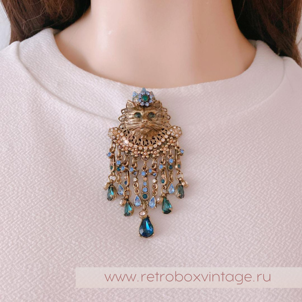 SWEET ROMANCE Брошь «Королева кошек: сине-голубые кристаллы»