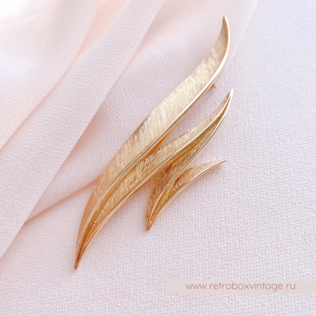 TRIFARI Брошь «Гармония жизни: золото» зигзаг