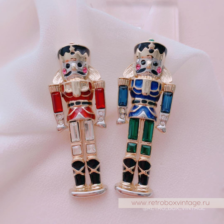 MONET Брошь «Красный щелкунчик» MONET Брошь «Красный щелкунчик»