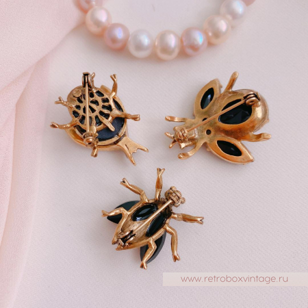 SWEET ROMANCE Трио брошей «Ночные пчелки: черные в золоте» (3 шт) в коробке