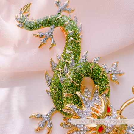 BUTLER AND WILSON Брошь «Зеленый дракон: сила природы»