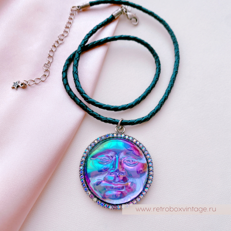 KIRKS FOLLY Кулон на кожаном шнуре "Лунная гладь: пурпурная водяная луна в серебре"