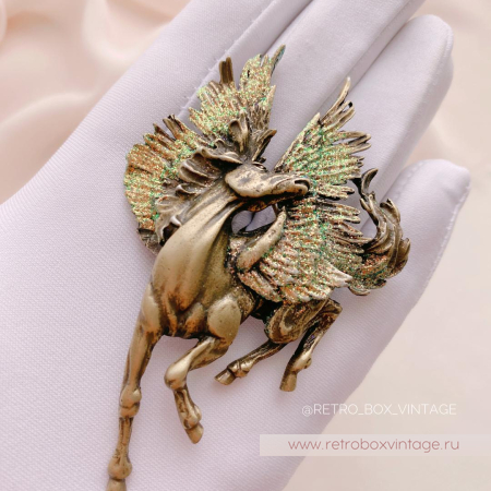 JJ / JONET JEWELRY Брошь «Крылатый пегас: золотистый в бронзе»