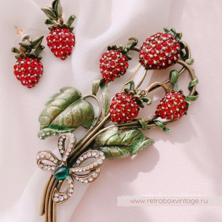 SWEET ROMANCE Брошь «Спелая земляника»