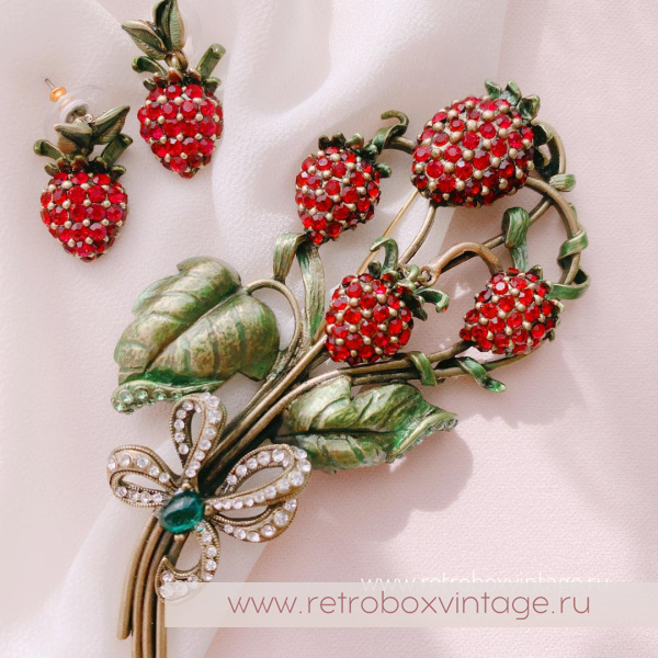 SWEET ROMANCE Серьги «Спелая земляника» SWEET ROMANCE Серьги «Спелая земляника»