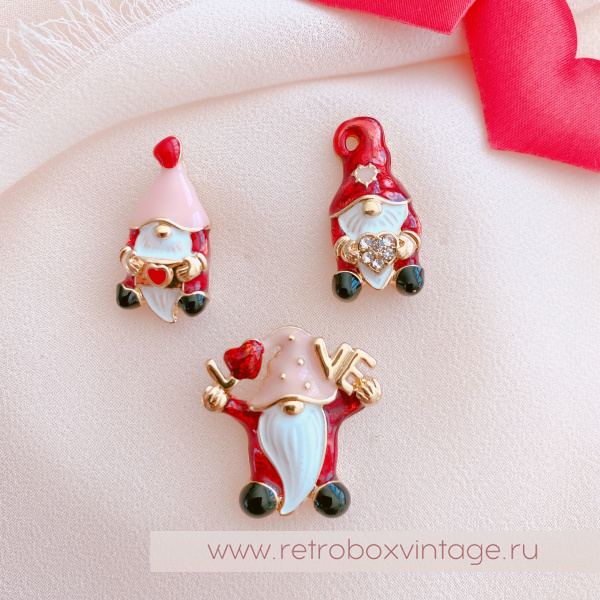 NAPIER Трио брошей-пин «Гномики с сердечками»