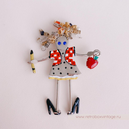 CARRETTE BY GANZ Брошь «Кудряшка учительница»