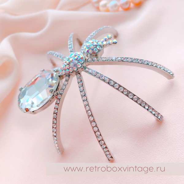 BUTTLER AND WILSON Брошь наплечная «Кристальный паучок на удачу»