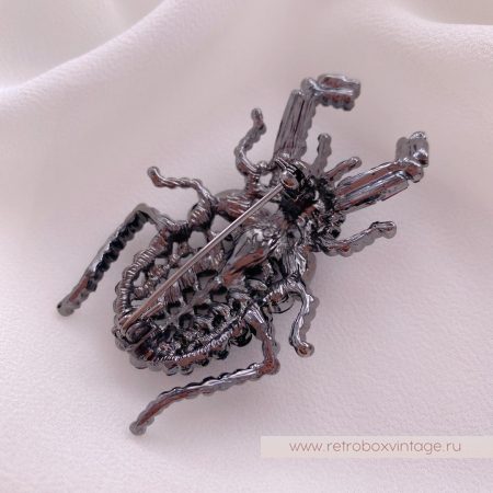 VERA WANG Брошь «Жук»