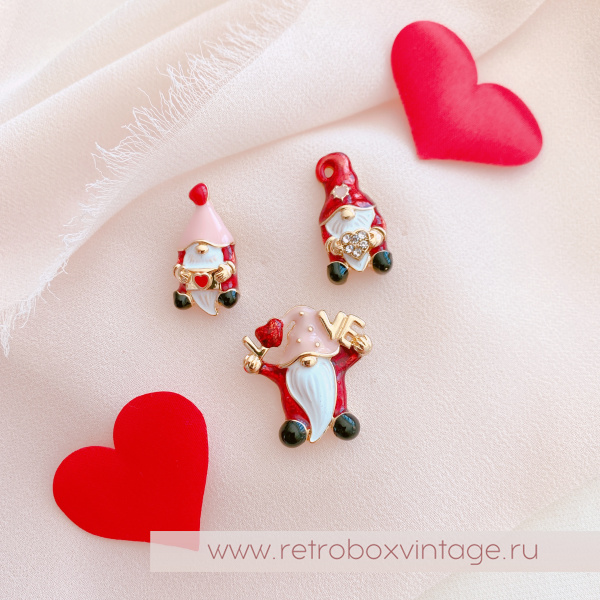 NAPIER Трио брошей-пин «Гномики с сердечками»