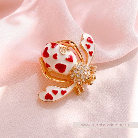 JOAN RIVERS Брошь "Любовная пчелка" с алыми сердцами