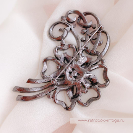 NOLAN MILLER Брошь «Дымчатый ажурный цветок»
