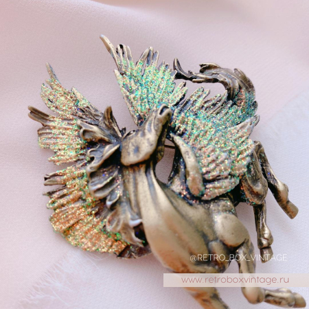 JJ / JONET JEWELRY Брошь «Крылатый пегас: золотистый в бронзе»