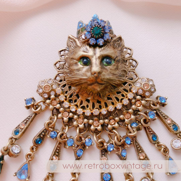 SWEET ROMANCE Брошь «Королева кошек: сине-голубые кристаллы»