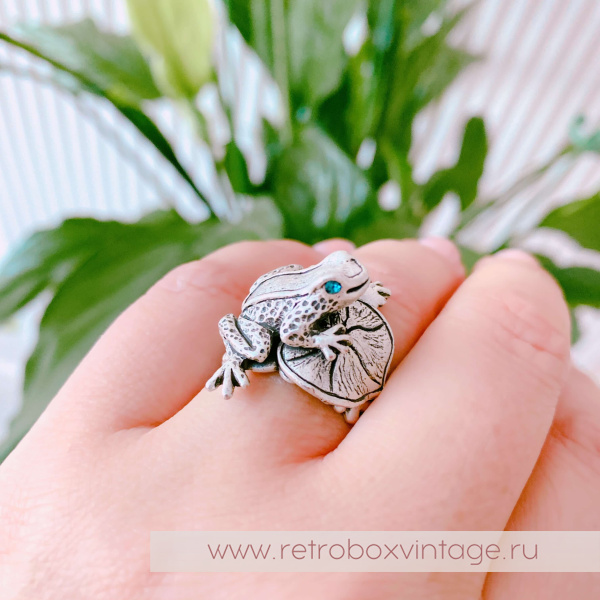 SWEET ROMANCE Кольцо "Лягушка на кувшинке: серебро"