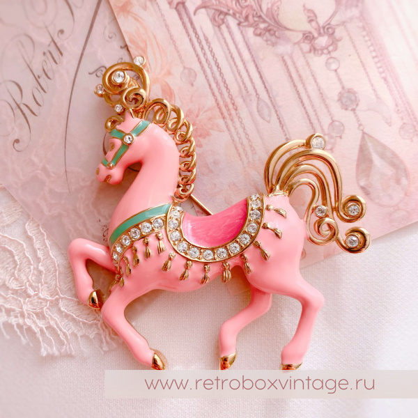 BOB MACKIE Брошь «Царская лошадь: розовая»