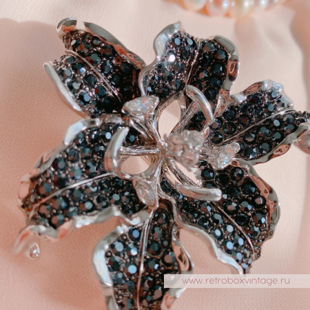 NOLAN MILLER Брошь «Черная лилия»