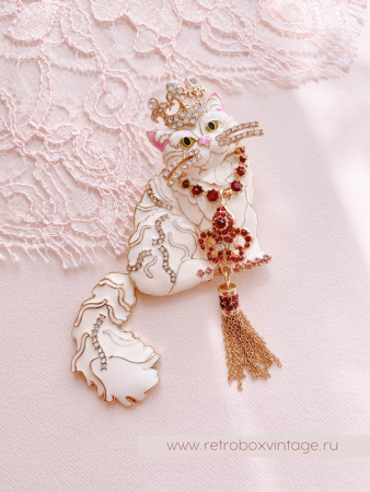 RITZY COUTURE Брошь-кулон «Белая королева кошек: золото»