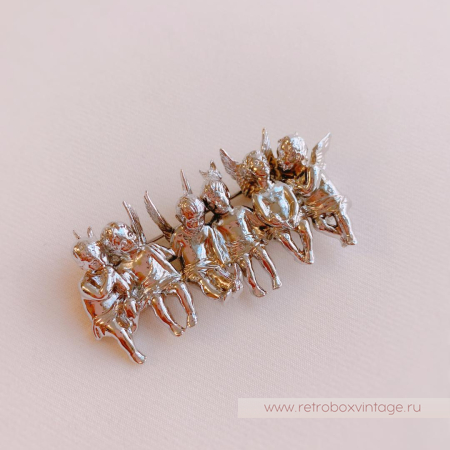 EDGAR BEREBI Брошь-пин «Шесть ангелов в ряд: серебро» EDGAR BEREBI Брошь-пин «Шесть ангелов в ряд: серебро»