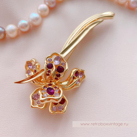 NOLAN MILLER Брошь «Кристальный ирис Тифани» NOLAN MILLER Брошь «Кристальный ирис Тифани»