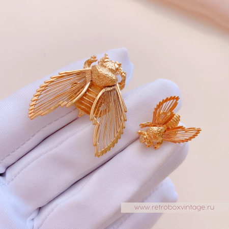 MONET Пара брошей «Воздушные пчелы»