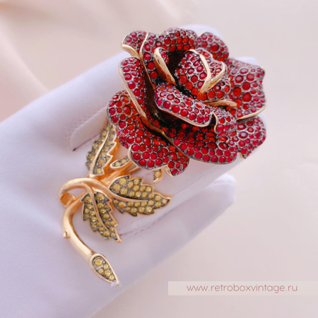 JOAN RIVERS Брошь «Красная роза — королева цветов»