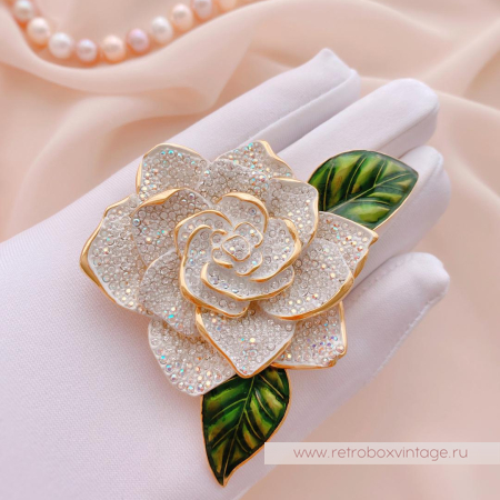 JOAN RIVERS Брошь «Кристальная белая гардения»