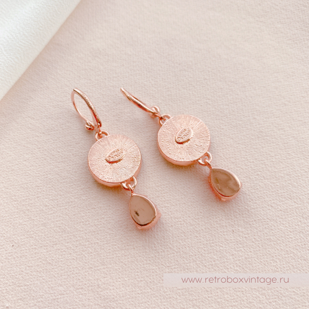 KIRKS FOLLY Серьги "Лунная роса: хамелеон иридис с малиновыми капельками в золоте"