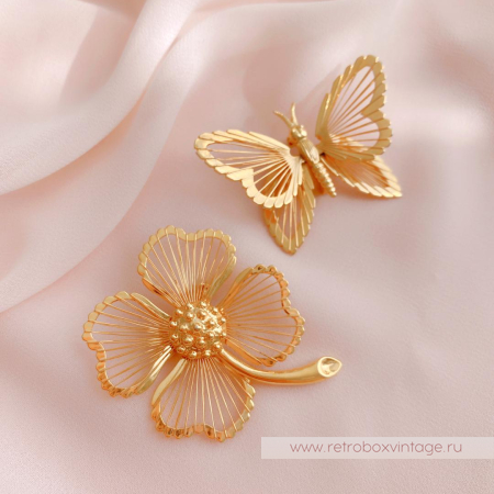 MONET Пара брошей «На удачу: бабочка и клевер»