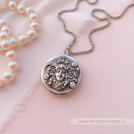 SWEET ROMANCE Кулон-локет на цепочке «Лалик: ар-нуво в серебре»