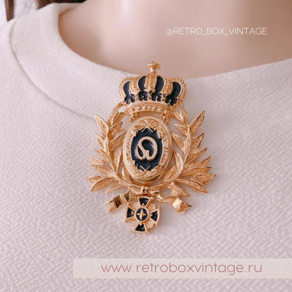 ST. JOHN Брошь «Регалии короны» с мальтийским крестом
