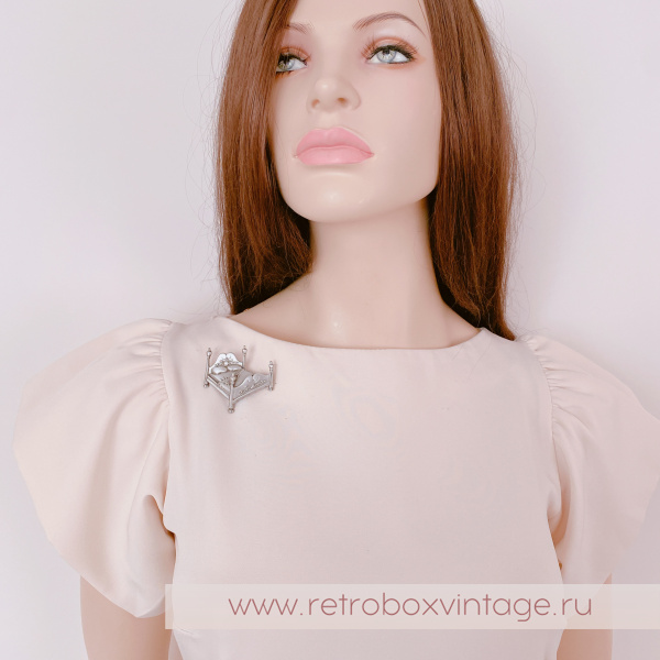 JJ / JONET JEWELRY Брошь "Ложе для двоих" кровать