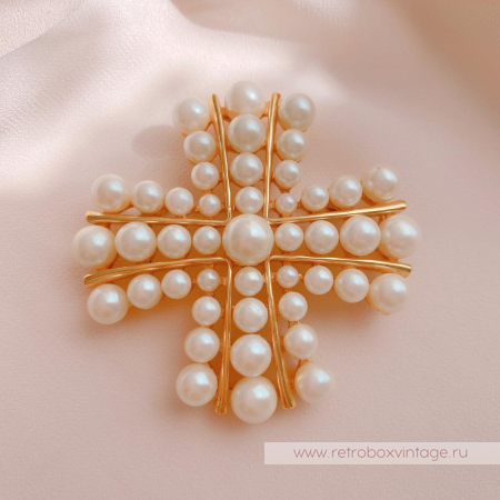 JOAN RIVERS Брошь «Жемчужный мальтийский крест»