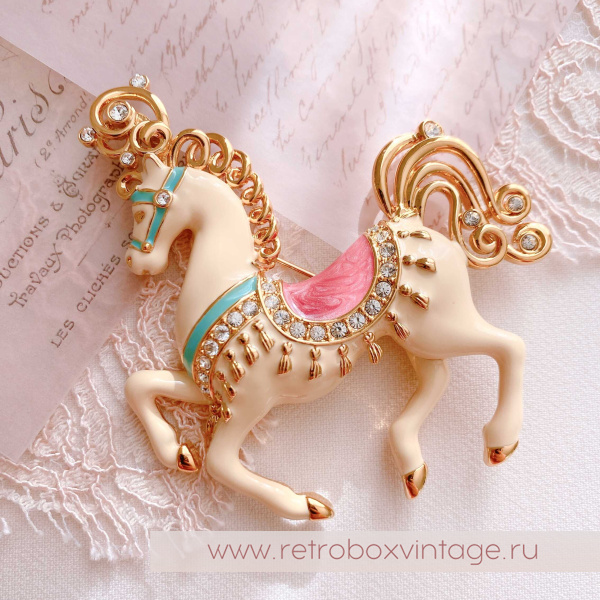 BOB MACKIE Брошь «Царская лошадь: кремовая»