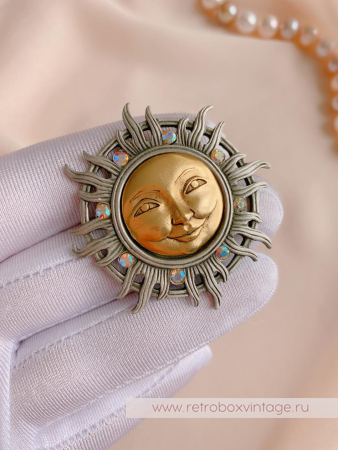 JJ / JONET JEWELRY Брошь-кулон «Солнце с улыбкой»